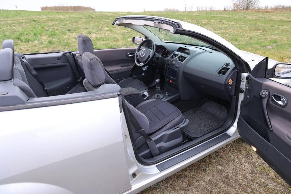 Renault Megane II 1,6 110 Comfort CC 2d