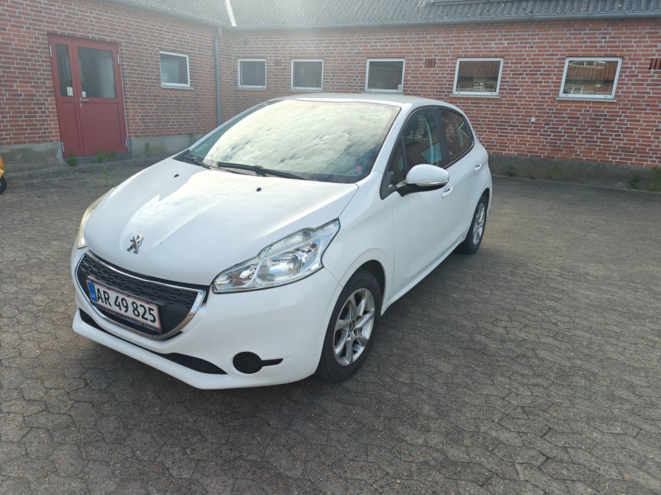 Peugeot 208 1,2 VTi 82 Active Navigator 5d