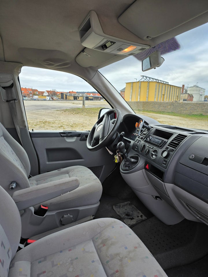 VW Transporter 2,5 TDi 130 Comfortline 5d