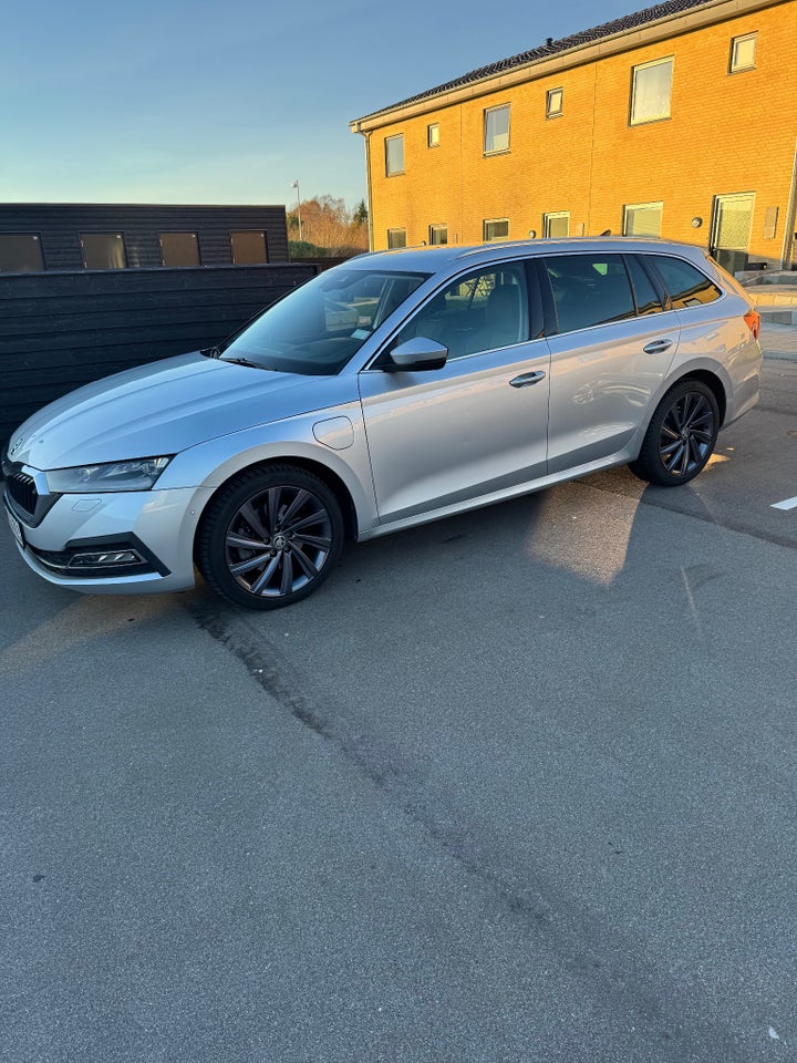 Skoda Octavia 1,4 TSi iV First Edition Combi DSG 5d