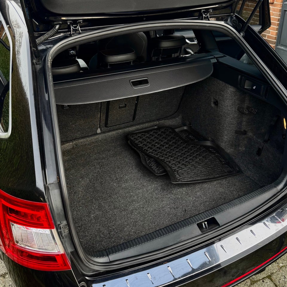 Skoda Octavia 2,0 TSi 220 RS Combi DSG 5d