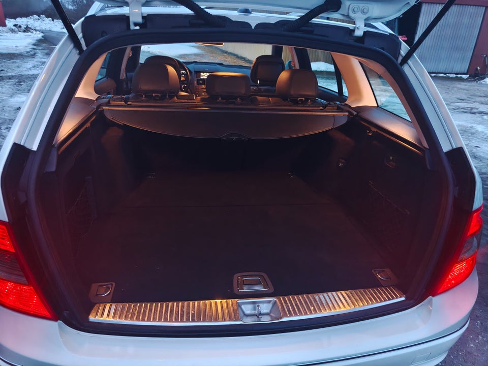 Mercedes C200 1,8 Kompressor Elegance stc. 5d