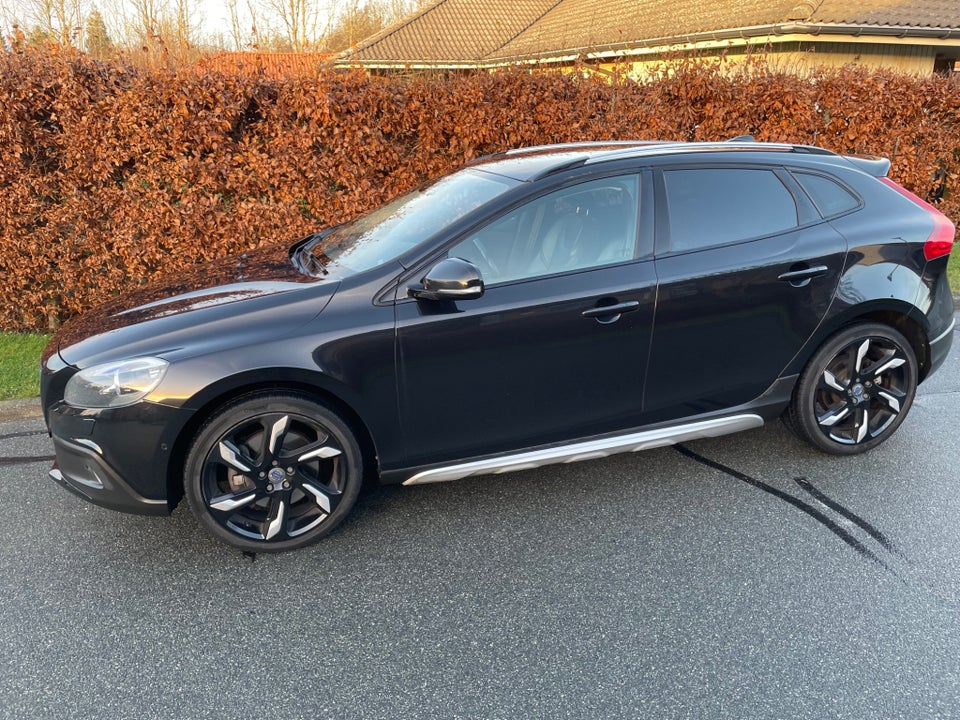 Volvo V40 CC 2,5 T5 254 Summum aut. AWD 5d