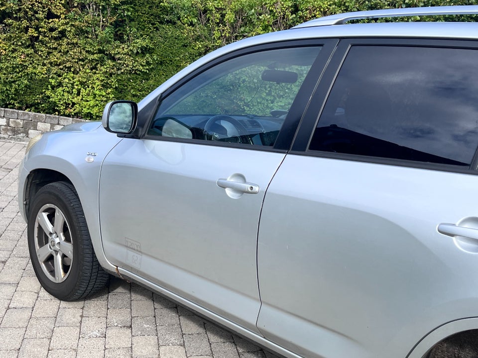 Toyota RAV4 2,2 D-CAT 177 Van 5d