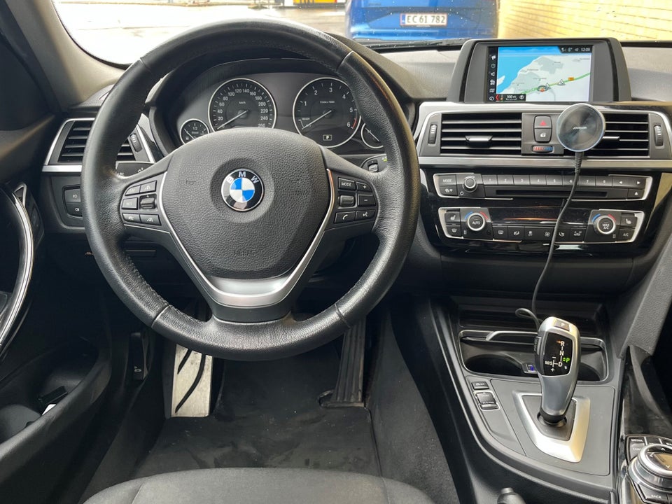 BMW 320d 2,0 Touring Advantage aut. 5d