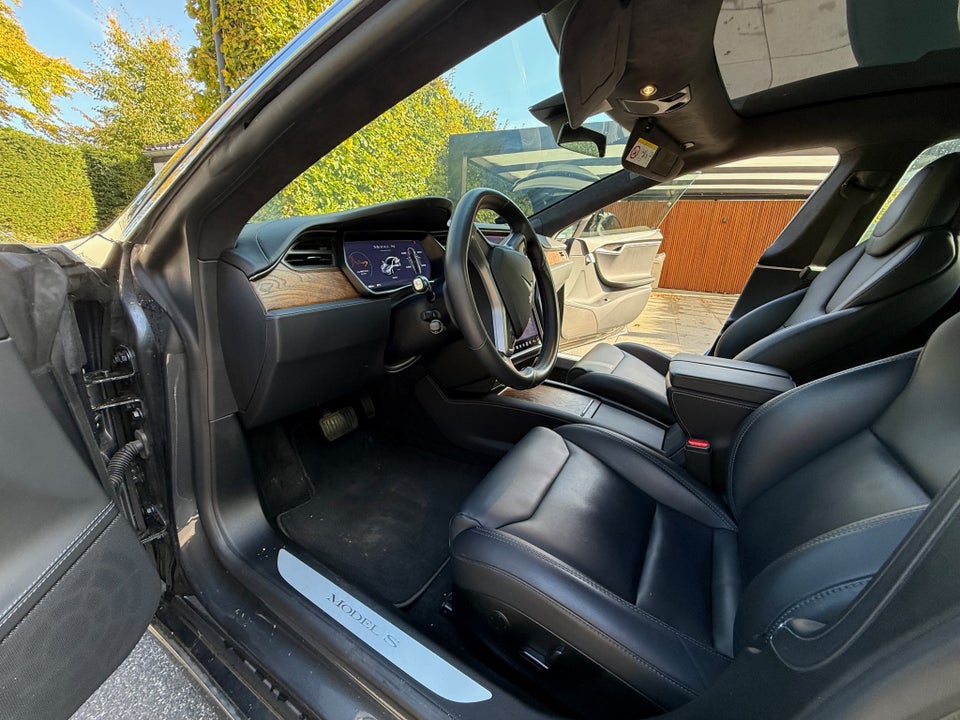 Tesla Model S Standard Range AWD 5d