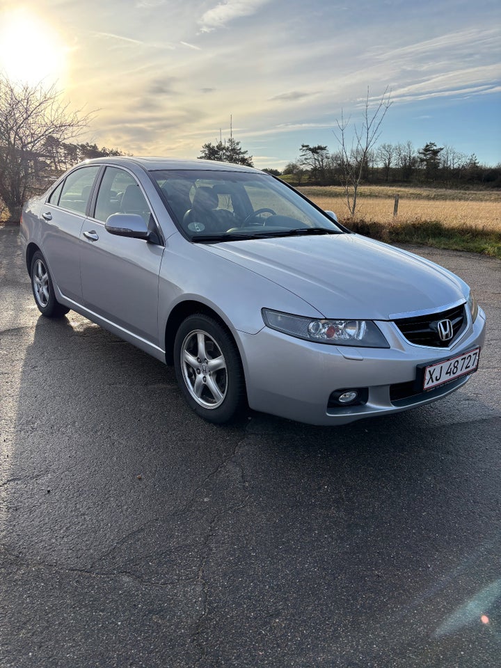 Honda Accord 2,4i Executive 4d