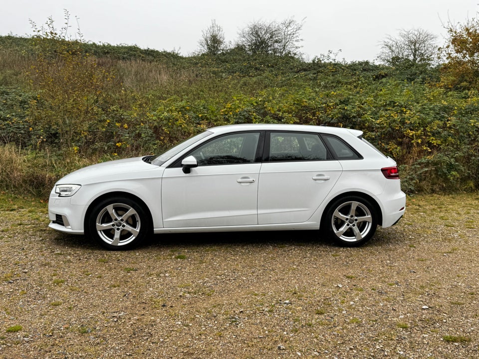 Audi A3 30 TFSi Sport Sportback S-tr. 5d