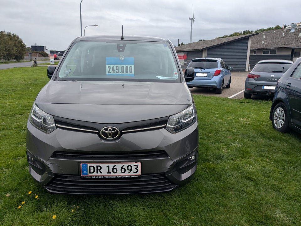 Toyota ProAce City Verso 1,2 T 110 Long Shuttle 7prs 6d