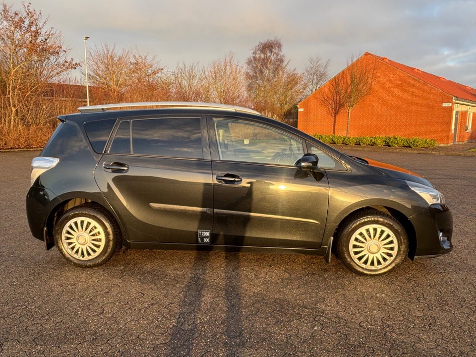 Toyota Sportsvan 2,0 D-4D T1 5d