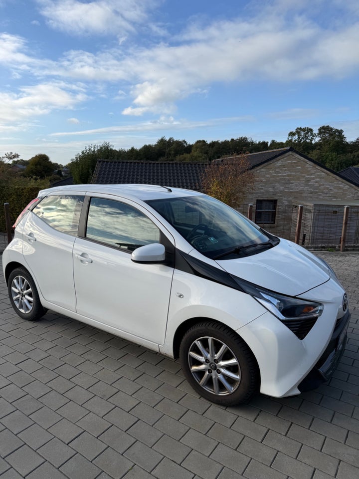 Toyota Aygo 1,0 VVT-i x-plore 5d