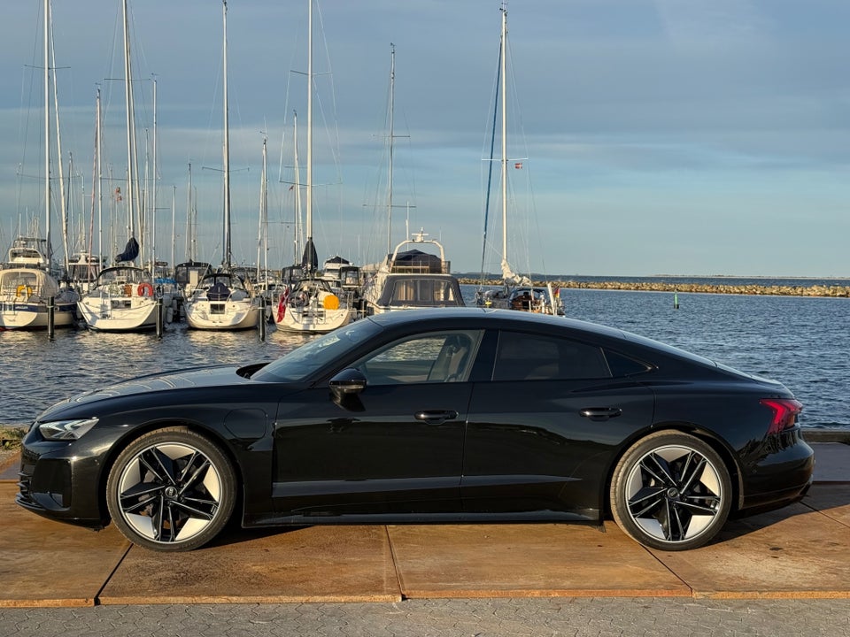 Audi e-tron GT quattro 4d