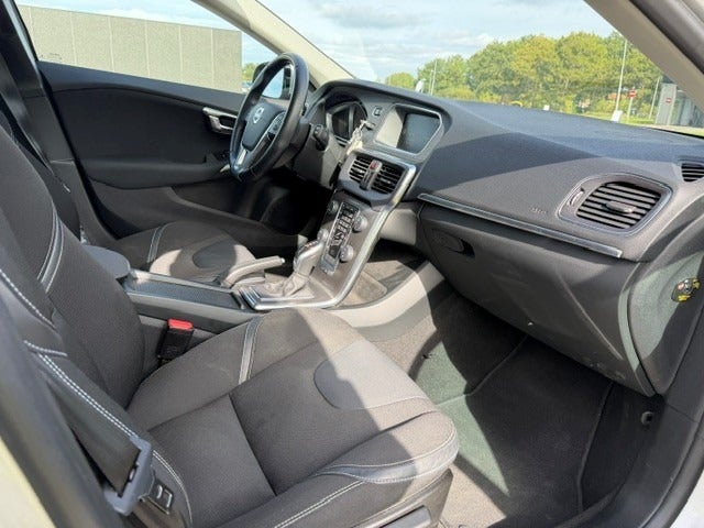 Volvo V40 1,6 T4 180 Momentum aut. 5d