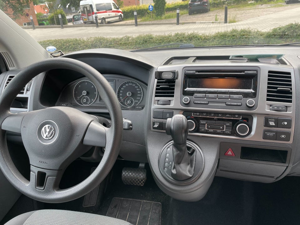 VW Caravelle 2,0 TDi 140 Comfortline DSG kort 4d