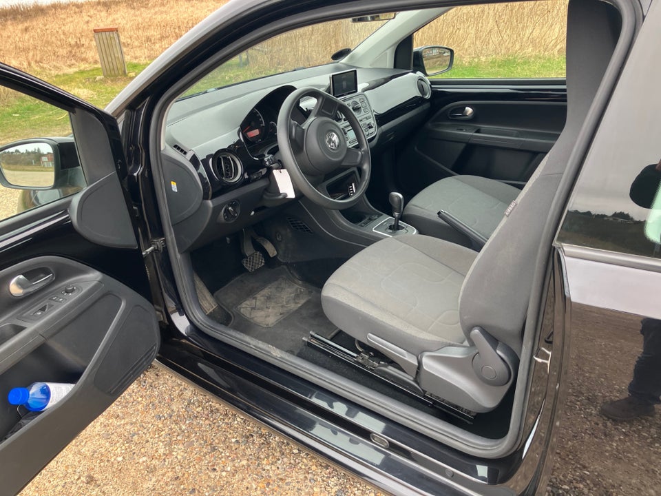 VW Up! 1,0 75 Move Up! ASG 3d