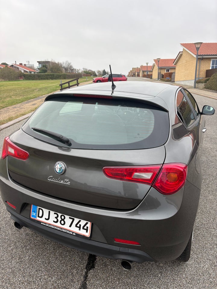 Alfa Romeo Giulietta 2,0 JTD 140 Distinctive 5d