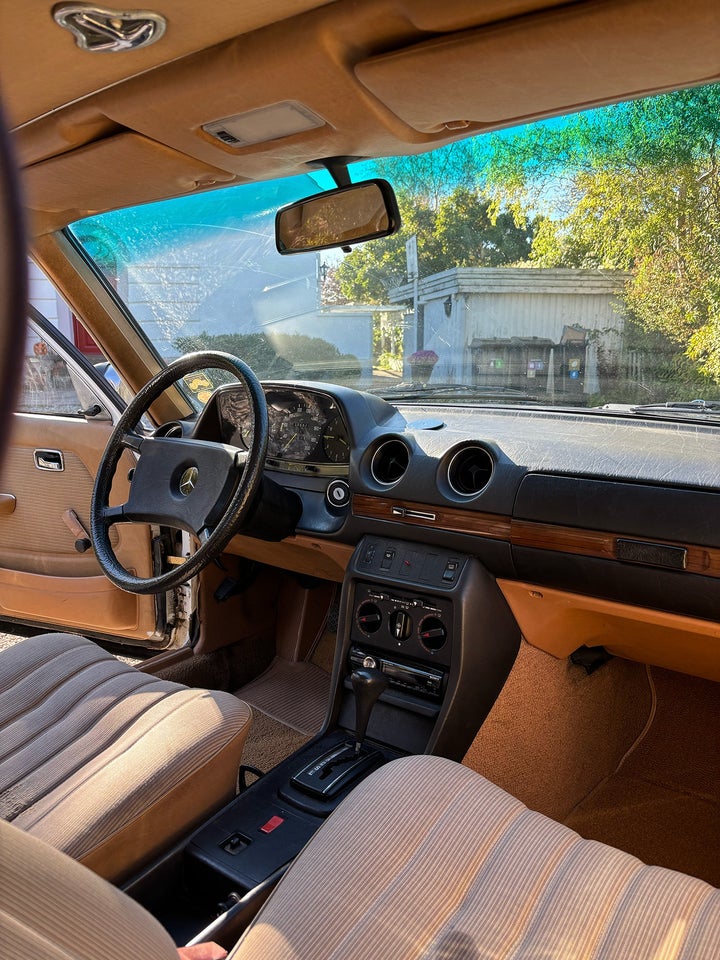 Mercedes 230 E 2,3 aut. 4d