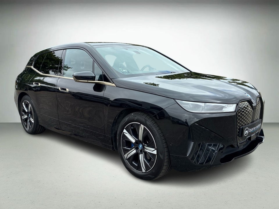 BMW iX xDrive40 Fully Charged Sport 5d