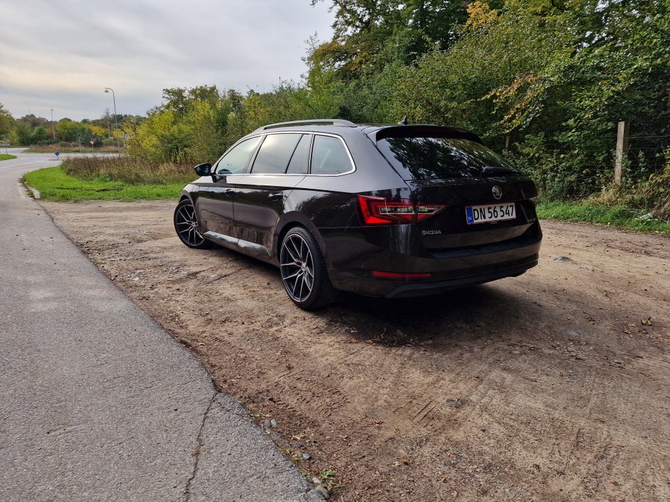 Skoda Superb 2,0 TDi 190 Style Combi DSG 5d