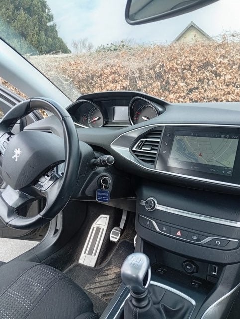 Peugeot 308 1,5 BlueHDi 130 Allure+ Sky SW 5d