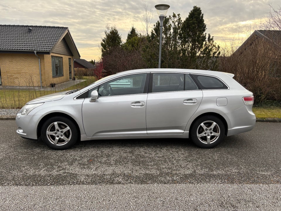 Toyota Avensis 2,0 D-4D T1 4d