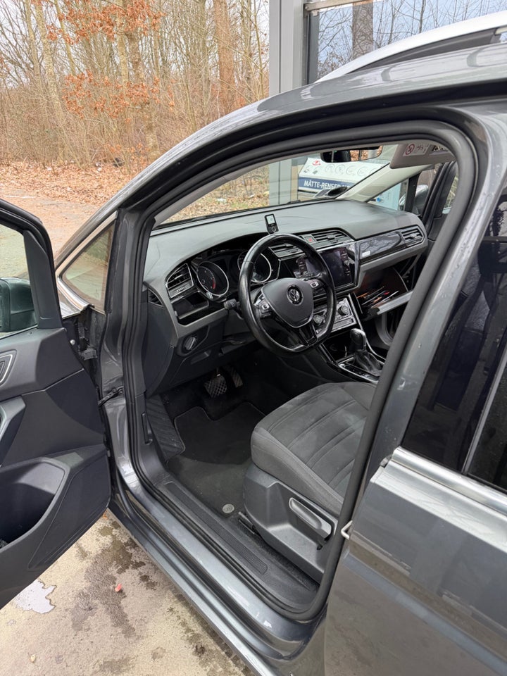 VW Touran 1,6 TDi 115 Highline DSG 7prs 5d