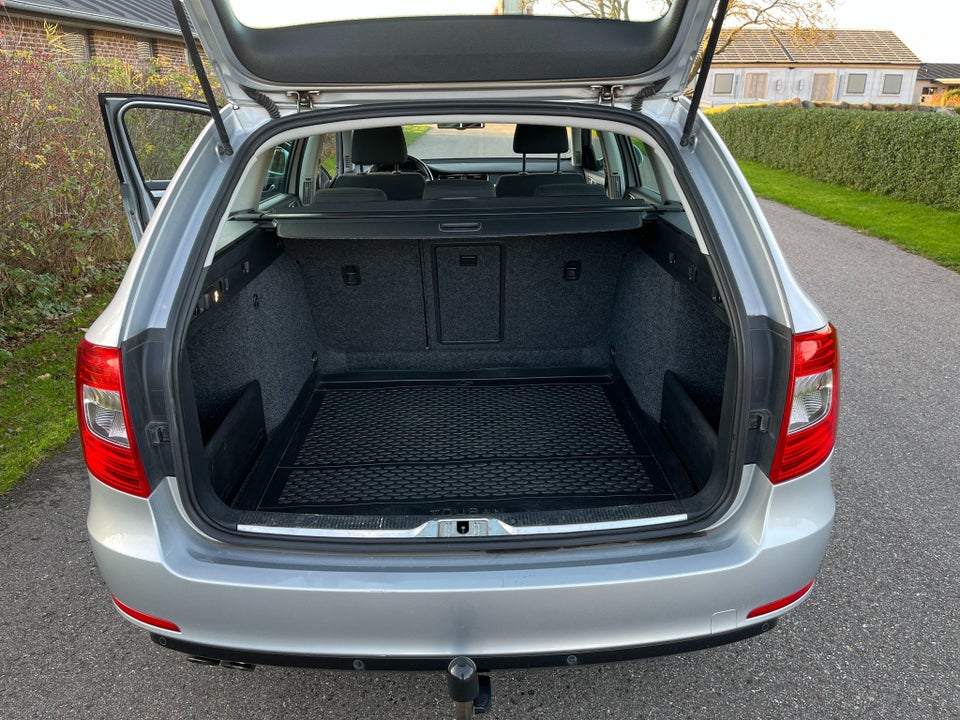 Skoda Superb 2,0 TDi 140 Ambition Combi 5d