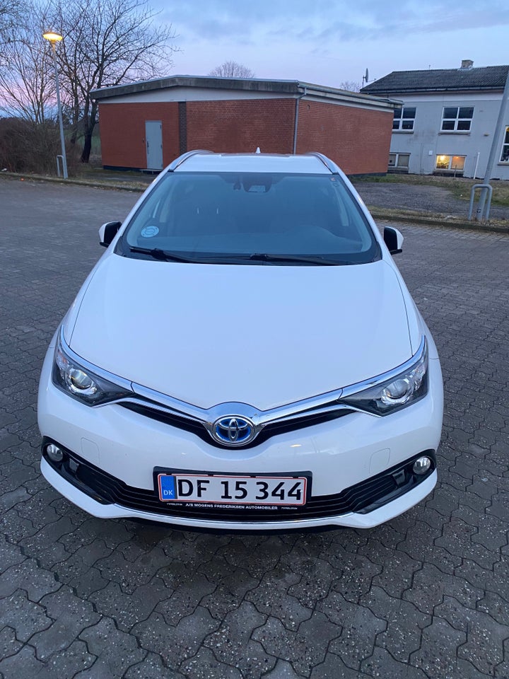 Toyota Auris 1,8 Hybrid H2 Comfort Touring Sports CVT 5d