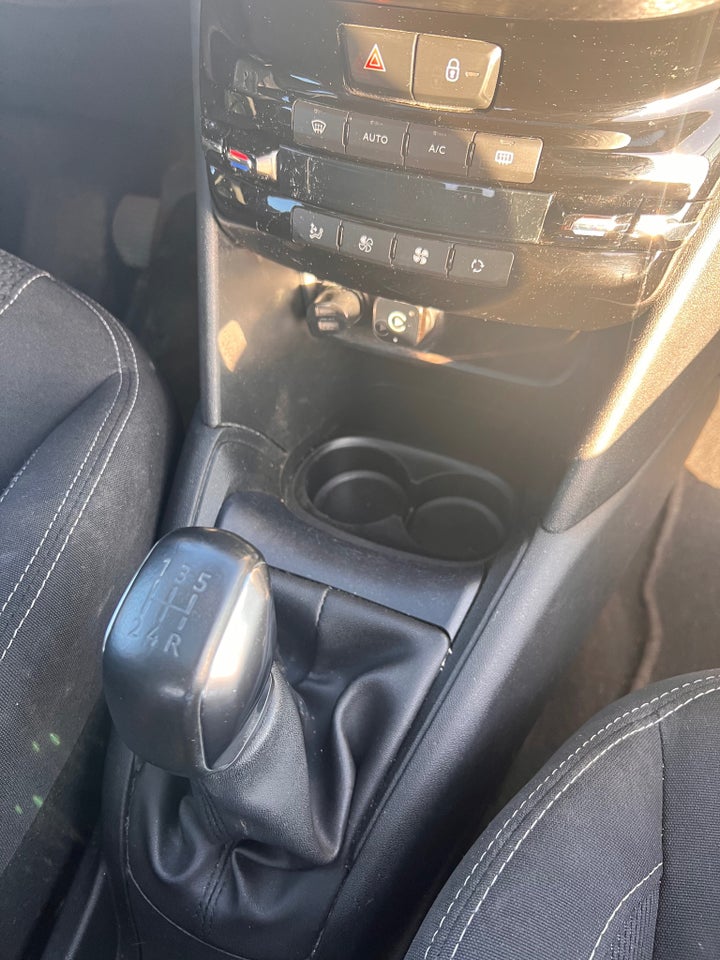 Peugeot 208 1,6 BlueHDi 100 Allure Sky 5d