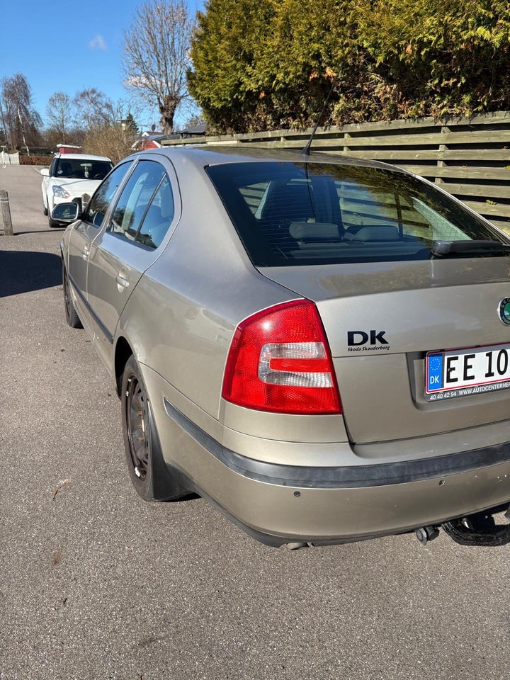 Skoda Octavia 1,6 Ambiente aut. 5d