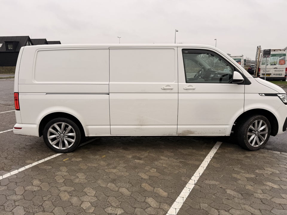 VW Transporter 2,0 TDi 199 Kassevogn DSG lang