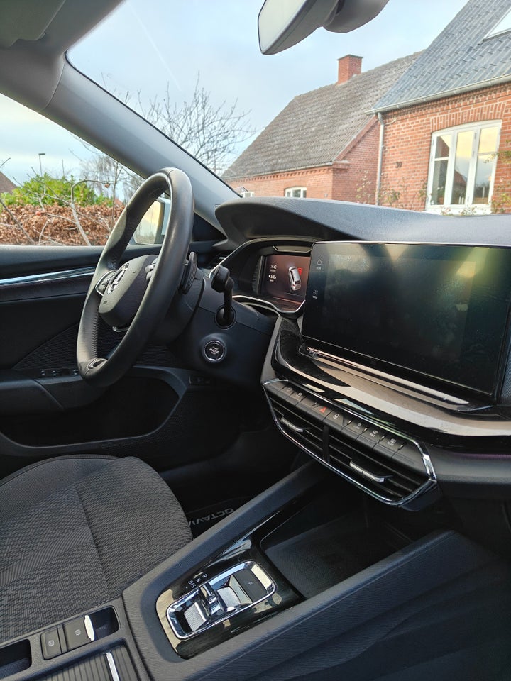 Skoda Octavia 1,4 TSi iV Plus Combi DSG 5d
