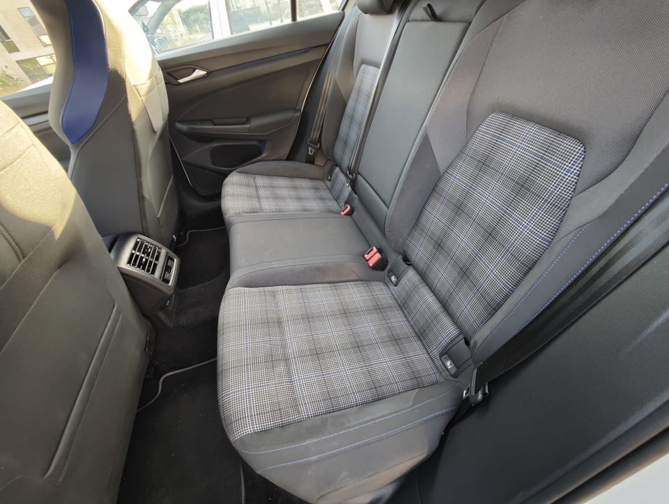 VW Golf VIII 1,4 GTE DSG 5d