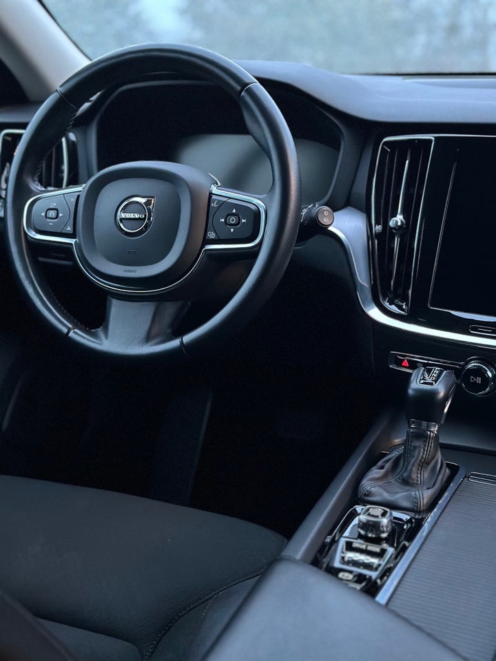 Volvo V60 2,0 T4 190 Momentum aut. 5d