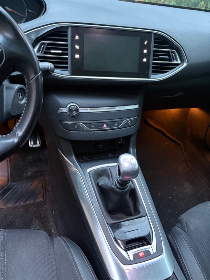 Peugeot 308 1,5 BlueHDi 130 Allure+ Sky SW 5d