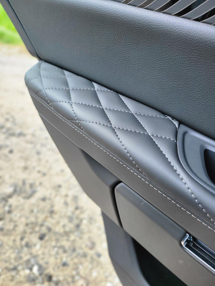 Hongqi E-HS9 99 Premium 5d