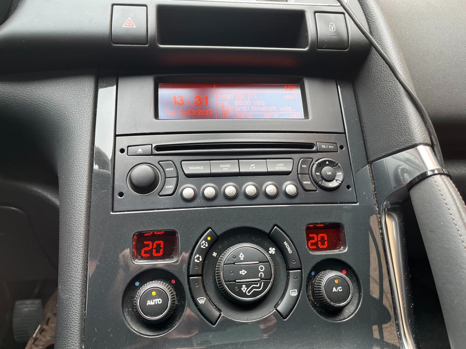 Peugeot 3008 1,6 HDi 112 Premium+ 5d