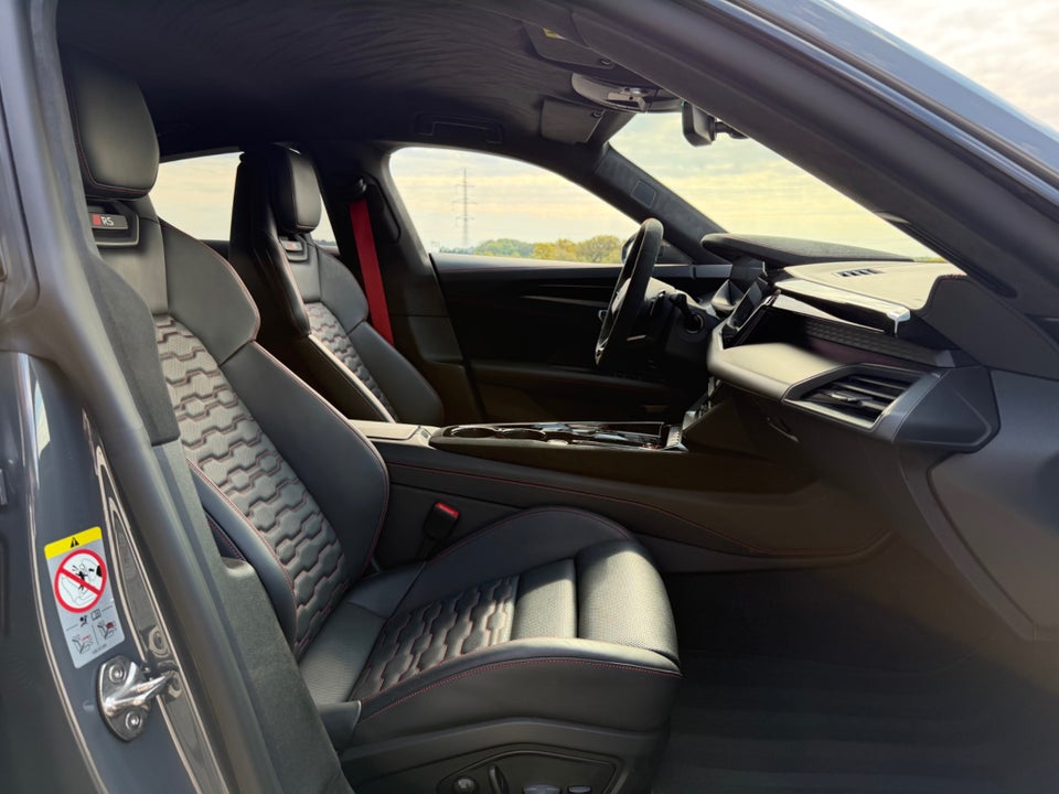 Audi RS e-tron GT quattro 4d