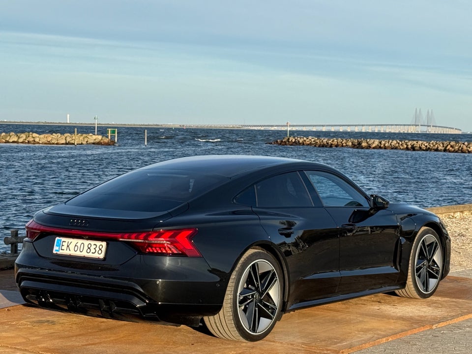 Audi e-tron GT quattro 4d