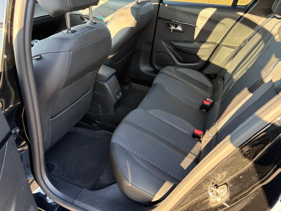 Peugeot 208 1,2 PureTech 100 Allure+ 5d