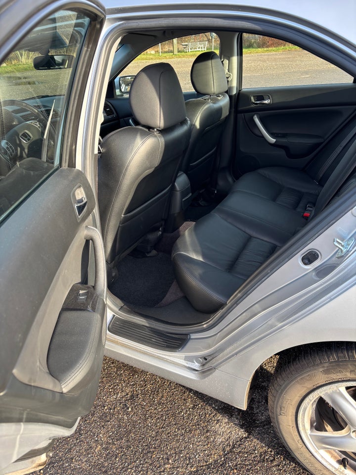 Honda Accord 2,4i Executive 4d