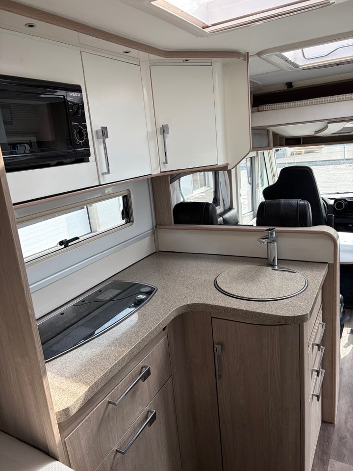 Mercedes Kabe 2,2 i810LT aut. 2d