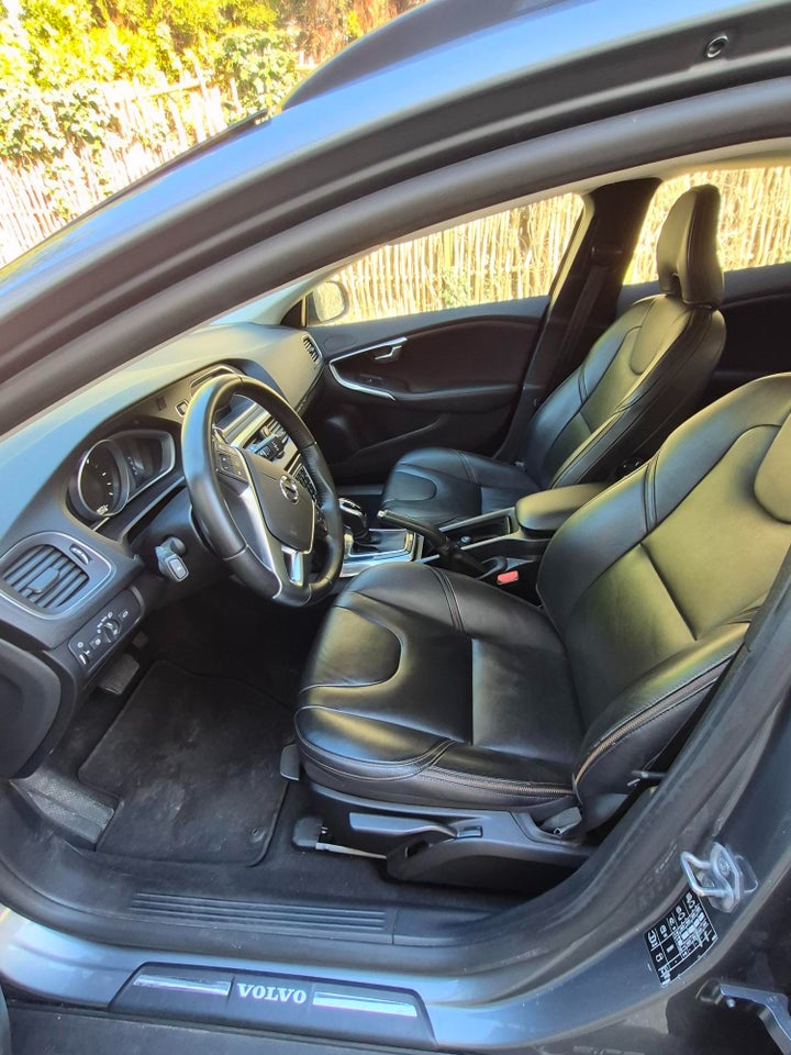 Volvo V40 CC 2,0 D3 150 Momentum aut. 5d