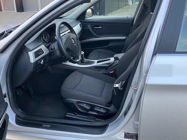 BMW 320i 2,0 Touring 5d