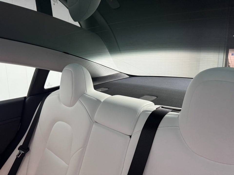 Tesla Model 3 RWD 4d