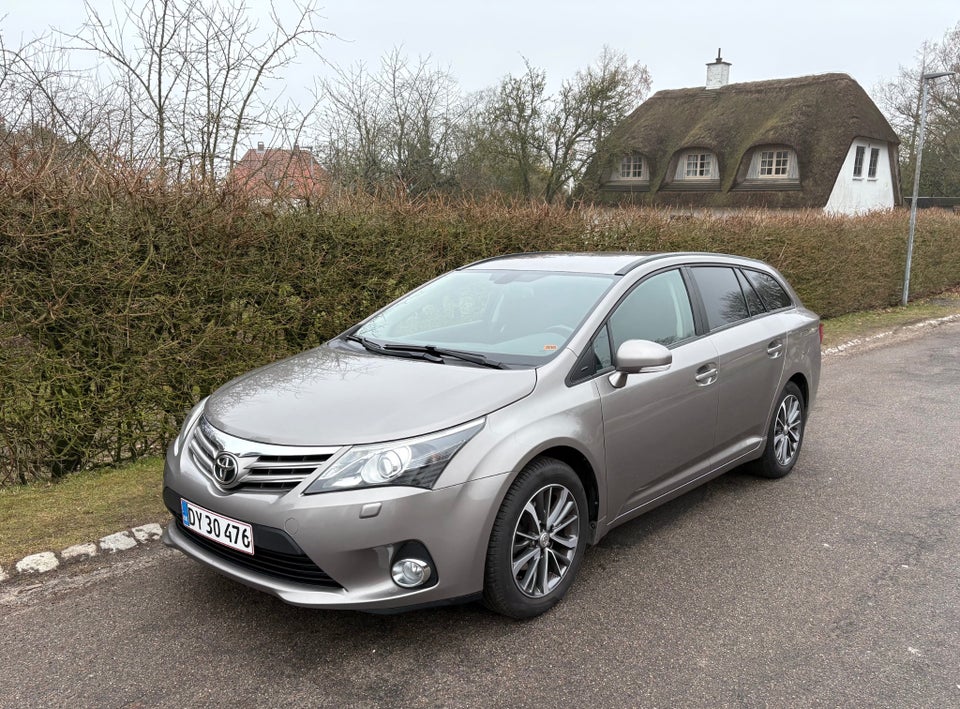 Toyota Avensis 1,6 VVT-i T2 Premium stc. 5d