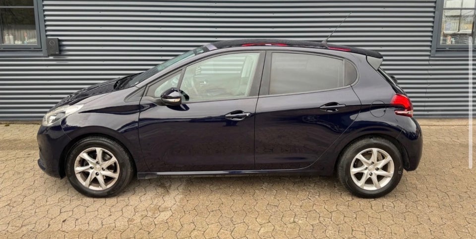 Peugeot 208 1,2 VTi 82 Allure Sky 5d