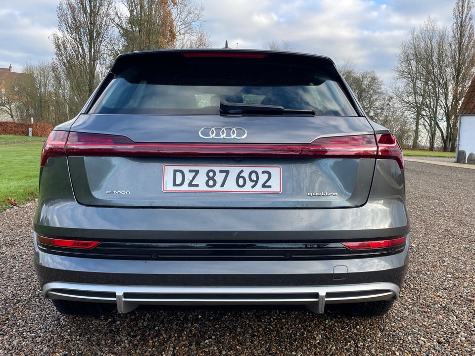 Audi e-tron 55 S-line Prestige quattro 5d