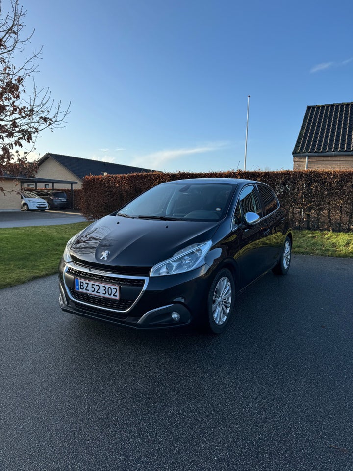 Peugeot 208 1,6 BlueHDi 100 Selection Sky 5d