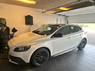 Volvo V40 CC 2,0 D3 150 Momentum aut. 5d